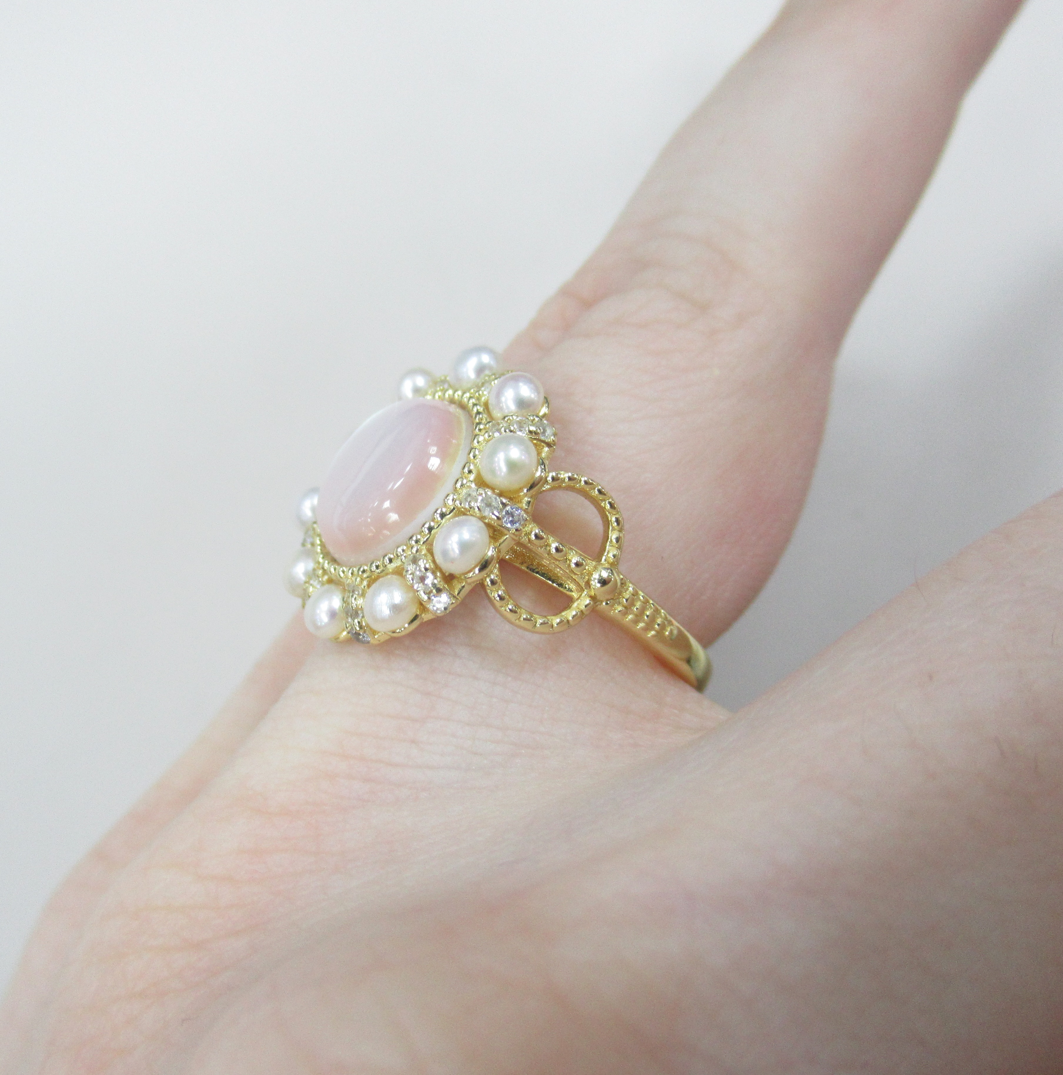 Серебряное кольцо с перламутром и жемчугом